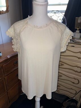 Sweet Wanderer Lace Flutter Sleeve Knit Top in Cream